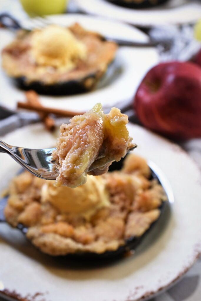 up close image of a fork full of skillet snicerdoodle apple crisp